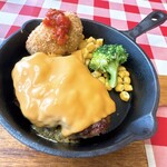 ATRIO CAFE - チーズハンバーグ＆クリームコロッケ