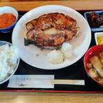 丸や - マグロ円盤（大）の塩焼き定食+イカの塩辛（単品）