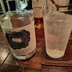 Whisky Burgers Bar - ジントニック￥1,100
