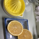 鯉とうなぎのまるます家 - 生レモン２００円