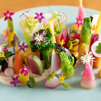 【温石/ Onjaku】スペシャリテ「箱庭」を含むランチコース全7品