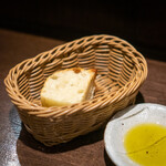 Luna e Gatto - 自家製フォカッチャ オリーブオイル