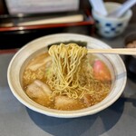 らーめん 三日月 - しょうゆラーメン（950円）