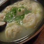 上海わんたん・食彩厨房 - 上海わんたん＠椎茸・海老ミックス（４＋４個）ズームアップ