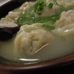 上海わんたん・食彩厨房 - 上海わんたん＠椎茸・海老ミックス（４＋４個）ズームアップ