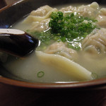 上海わんたん・食彩厨房 - 上海わんたん＠海老わんたん（８個）ズームアップ