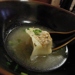 上海わんたん・食彩厨房 - ラストのわんたんを楽しむ