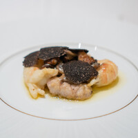 L'ESSOR - 手長海老のロースト ジロール茸のソテー オーストラリア産黒トリュフ