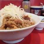 ラーメン二郎 - ラーメン半分＋青ネギショウガ半分崩