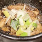 味縁 - 焼き目も香ばしいホルモン焼き煮