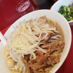 ラーメン二郎 - ラーメン半分＋青ネギショウガ半分崩