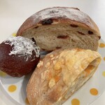 パン工房BEKERI - チョコブリオッシュ、カンパーニュチーズ、DEKAレーズン