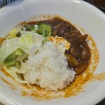 キッチン ブルー グローブ - ご飯とサラダを乗せて