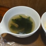 キッチン ブルー グローブ - わかめスープのアップ