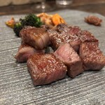 鉄板ビストロ ラフ+たす - 美笑牛赤身…美味！