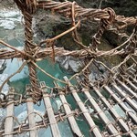 ホテル秘境の湯 - かずら橋　渡り中