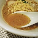 らぁめんや やしげる - 【再訪】焦がし煮干しのスープ