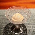 蒼 - 今回、メニューに「切れ味」として刃物屋さんが紹介されています。
      シェフが使う12本の包丁が2セットあり、それを毎日交互に送り返しながら研いでもらっているそう。
      こちらは、その狂気じみたこだわりの結晶。