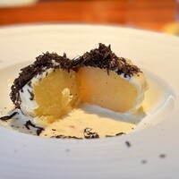 蒼 - この美しさです！
                    そして、形容するものも言葉も見当たらない、初めての甘さと旨さ。
                    ホワイトソースもトリュフも完璧な調和で、本当に地球で一番おいしいじゃがいも料理だと思う。