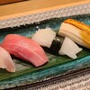 汐 - 握り《米酢のシャリ、軟らかめ》
⑧縞鯵⑨本鮪大トロ⑩烏賊⑪煮穴子