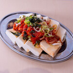 宴会焼肉 仁と肉 - 焼肉屋さんのキムチ冷奴