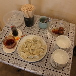 天府舫 - 水餃子と味付け玉子。おかわり自由。