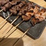 もつ焼き しげ吉 - 焼き鳥