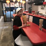 熱海の肉饅。 - カウンター席10名様まで入店可能です。
店内では小籠包や海老焼売など点心料理のほか看板メニューの台湾まぜそばが人気です。
ビールや焼酎､ソフトドリンクもご用意しております。