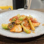 トリワイン ＰＩＫＯＳＨＨＨＵ - つぼみ菜と鶏の地中海風ソース