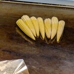 鉄板 さはら - ヤングコーン（調理中）