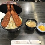 ガロ - ミックス丼（並盛り）