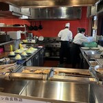 おぐら 旭ヶ丘店 - 入ってすぐに揚げ場！