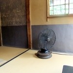 吉祥庵 - 年代物の扇風機が　またいい