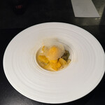 Alternative - 9皿目
      みかんのソルベ、八朔、白ビールと蕗の薹のジュレ。