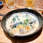 ＨＡＣＨＩ+ - カキとほうれん草のグラタン
      女子が好みそうなメニューですよ