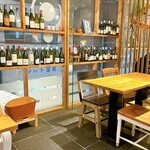 ＨＡＣＨＩ+ - 店内は、ほとんど
      店主さまの手作りです