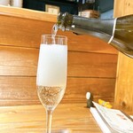 ＨＡＣＨＩ+ - 店主さま自ら注いでくれます◎