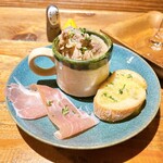 ＨＡＣＨＩ+ - この、カップに入ったのは
      大根と鶏肉の煮ものですが(トロトロです♡)