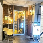 ＨＡＣＨＩ+ - 2階にあります☆
      ＨＡＣＨＩ+(ハチ プラス)さん