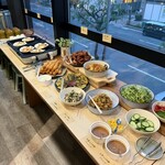 Cozy Cafe & Bar beyond - 