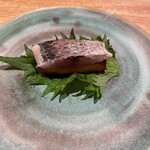 蘖 - 焼津鯵とニーナブリオッシュを大葉で包んだサンド