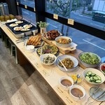 Cozy Cafe & Bar beyond - 