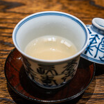 肉割烹 上 - 蛤と蕗の薹の出汁　独活