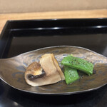 鶏割烹 ならや - マッシュルームとスナップエンドウ