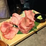 厚切り牛タン 焼肉一心たん助 - 