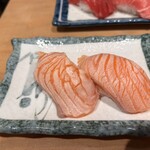 すし酒場 さしす 京都ヨドバシ店 - 炙りサーモン