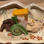 銀座 しのはら - 飯蛸　こごみ　菜の花　スモークサーモン酢蓮巻き　鯛の子　玉子真薯