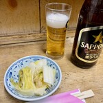 横浜くじら - お通し（白菜漬け）