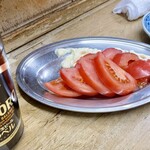 横浜くじら - お通し（トマト）
