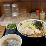 中華蕎麦 春馬 - 朝油そば850円に九条ねぎトッピング200円
